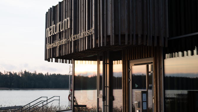 outside Naturum, Victoriahuset