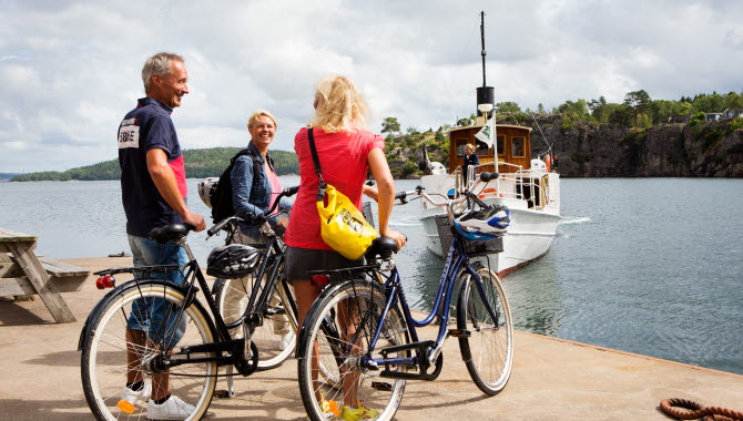 Friends waiting for a boat