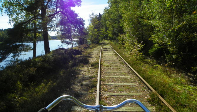 Trampa dressin på gammal järnväg