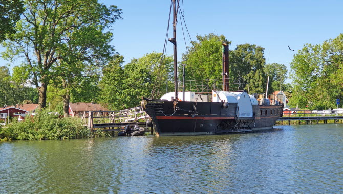 Hjulångaren Erik Nordevall II vid bryggan i Göta kanal, Sjötorp.