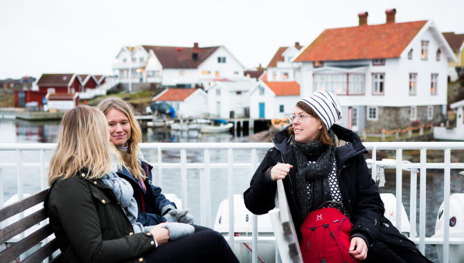 Färja på väg till Gullholmen, Orust