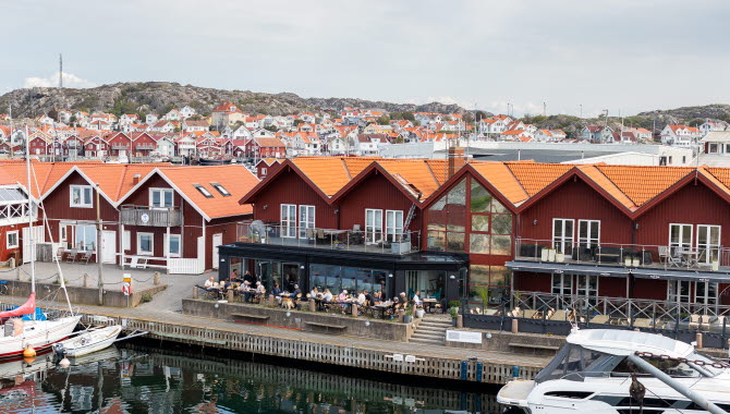 Hus vid hamnen i Skärhamn