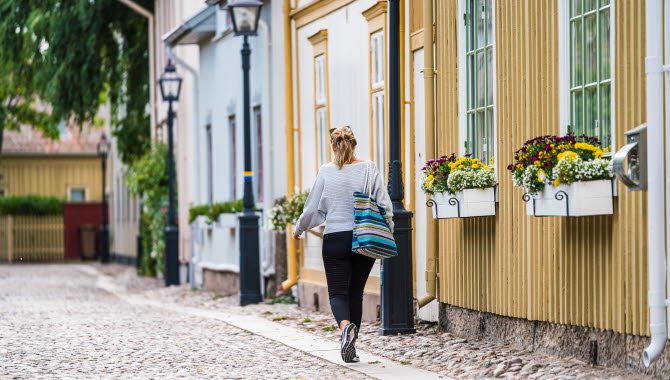 Woman visiting Hjo