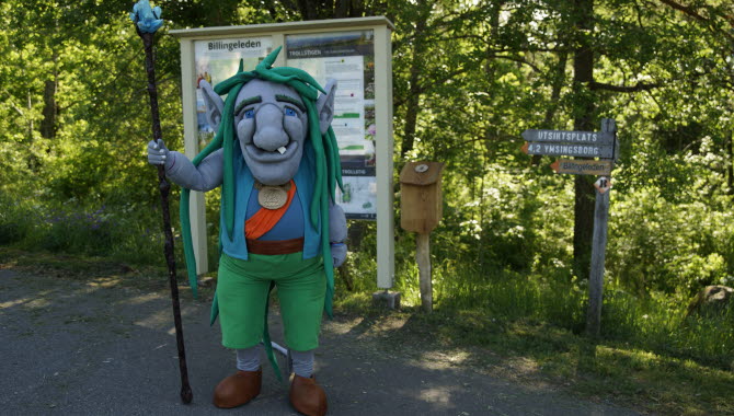 Billingetrollet vid starten av Billingetrollets Trollstig en solig dag.